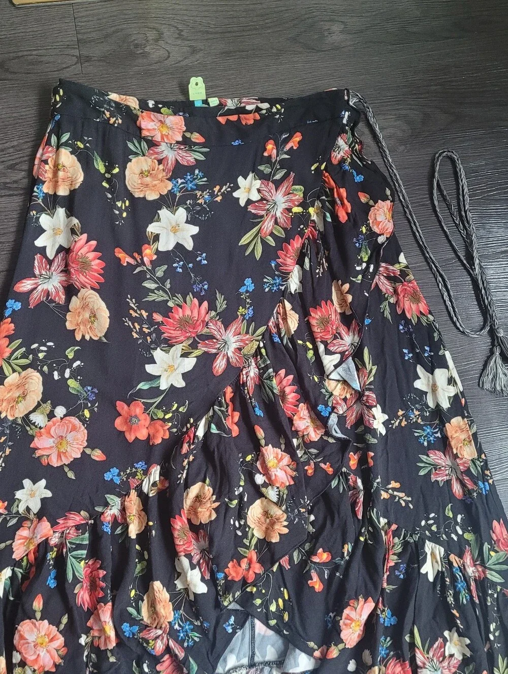 FARM Rio Black Tropical Floral Ruffle High-Low Wrap Skirt Tassels Medium M Boho - Picture 6 of 8